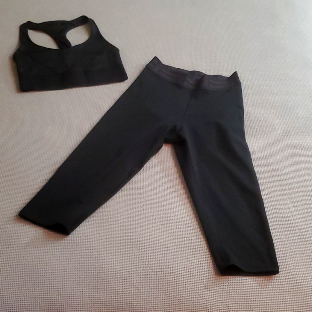 Good American 2pc Capri & Sports Bra Set in Black